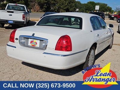 2005 Lincoln Town Car Signature Limited