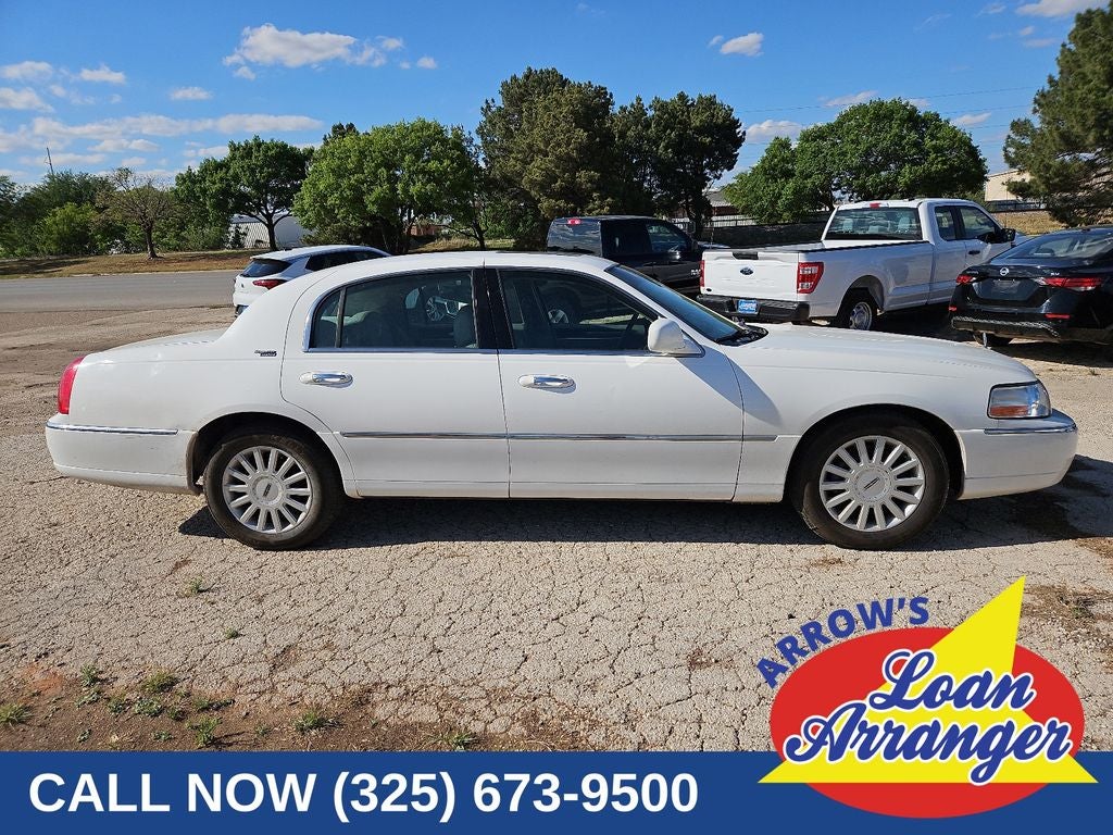 2005 Lincoln Town Car Signature Limited