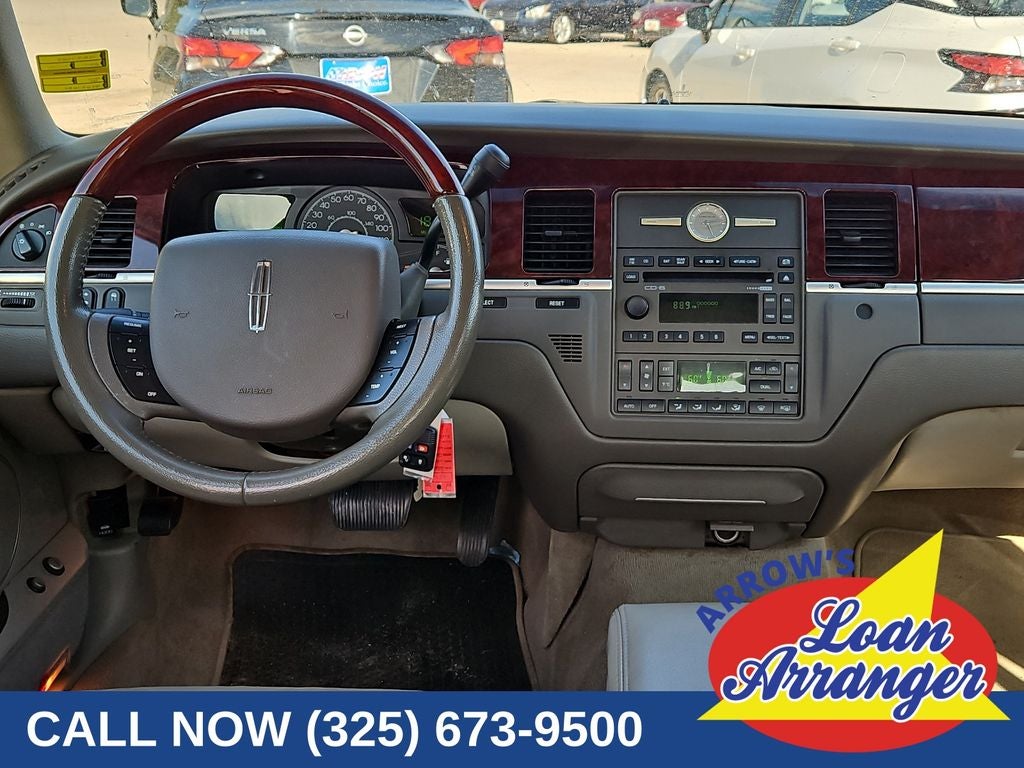 2005 Lincoln Town Car Signature Limited