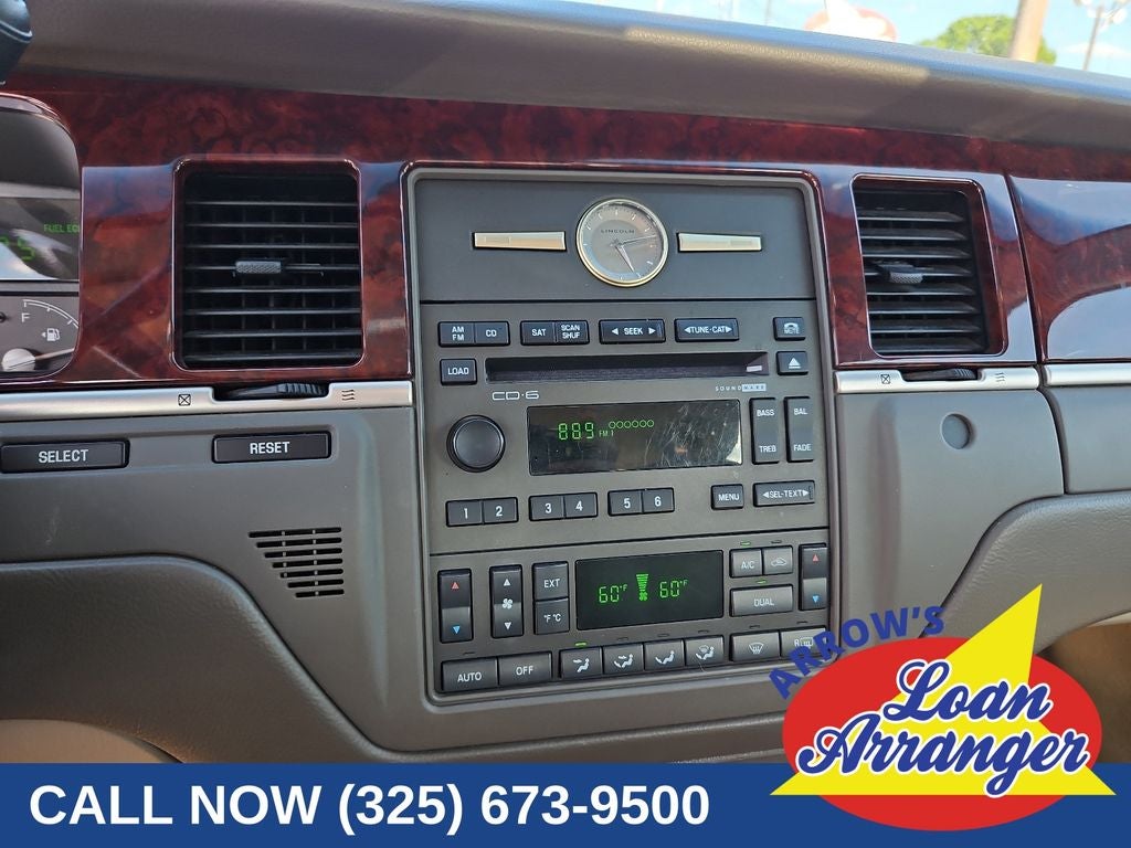 2005 Lincoln Town Car Signature Limited