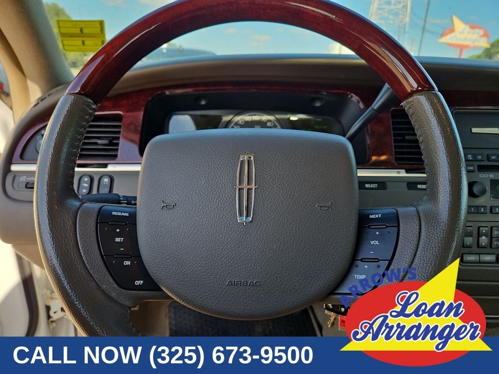 2005 Lincoln Town Car Signature Limited