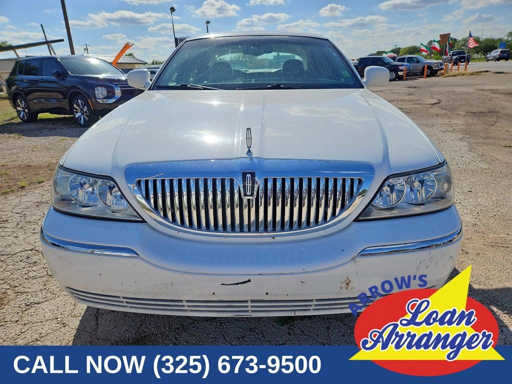 2005 Lincoln Town Car Signature Limited