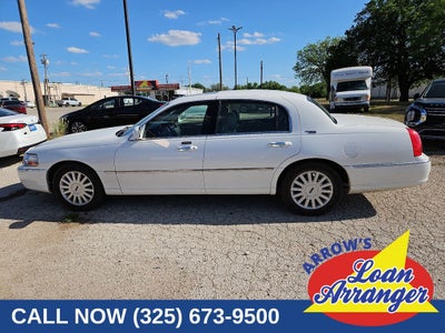 2005 Lincoln Town Car Signature Limited
