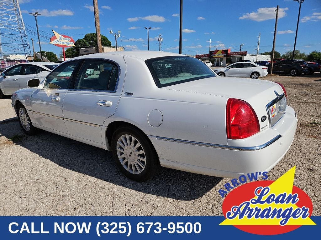 2005 Lincoln Town Car Signature Limited