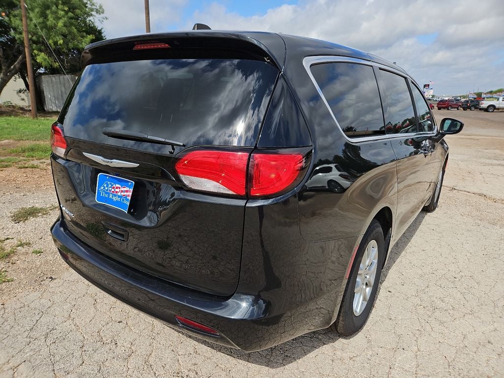 2023 Chrysler Voyager LX