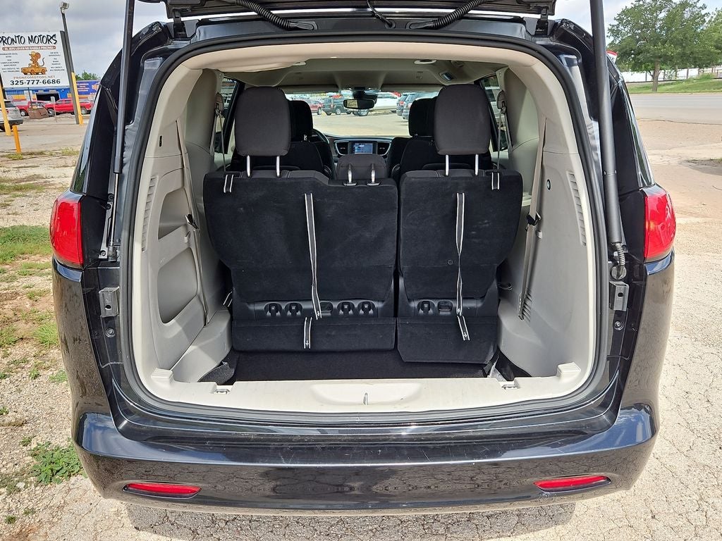 2023 Chrysler Voyager LX