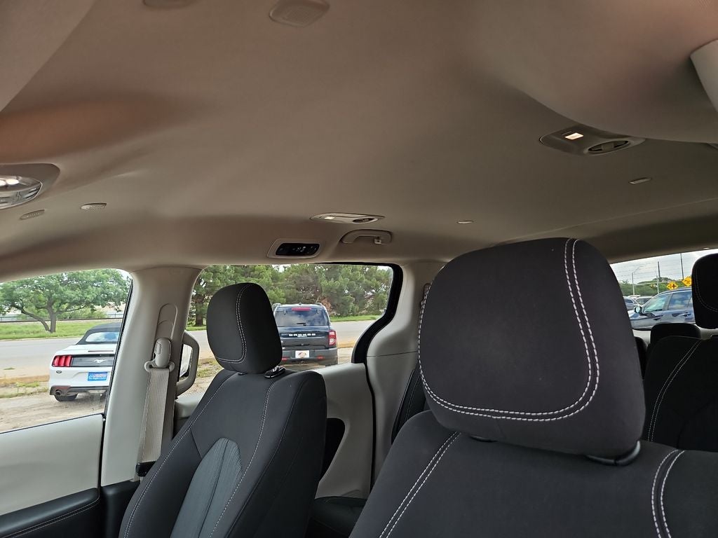 2023 Chrysler Voyager LX