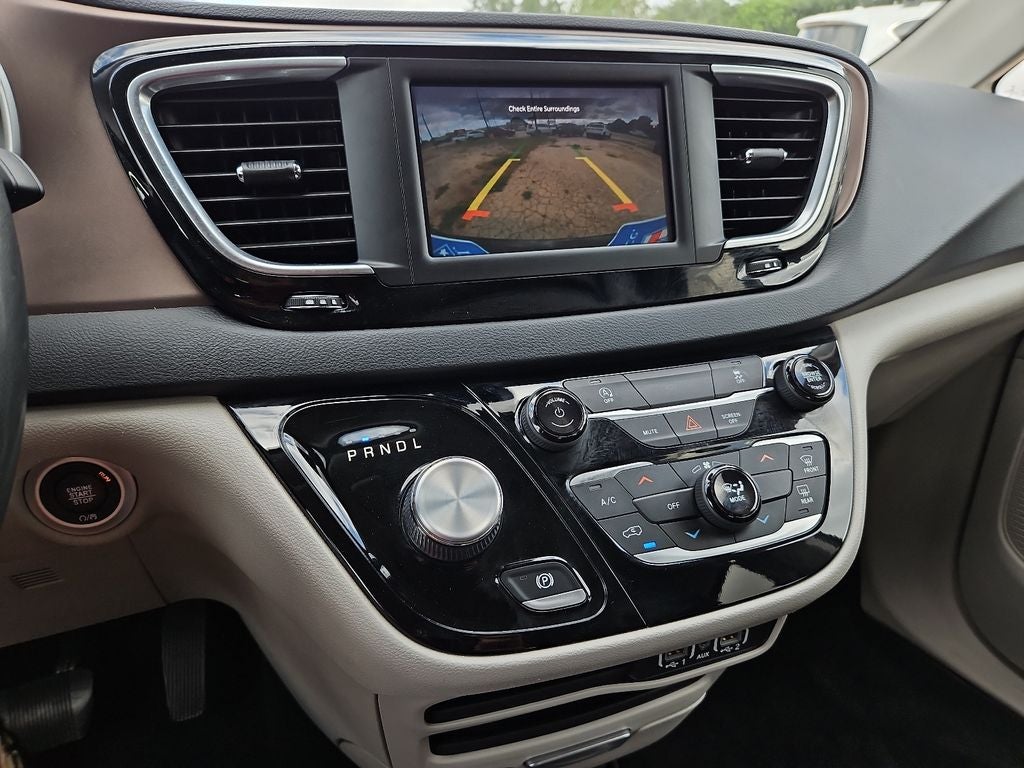 2023 Chrysler Voyager LX