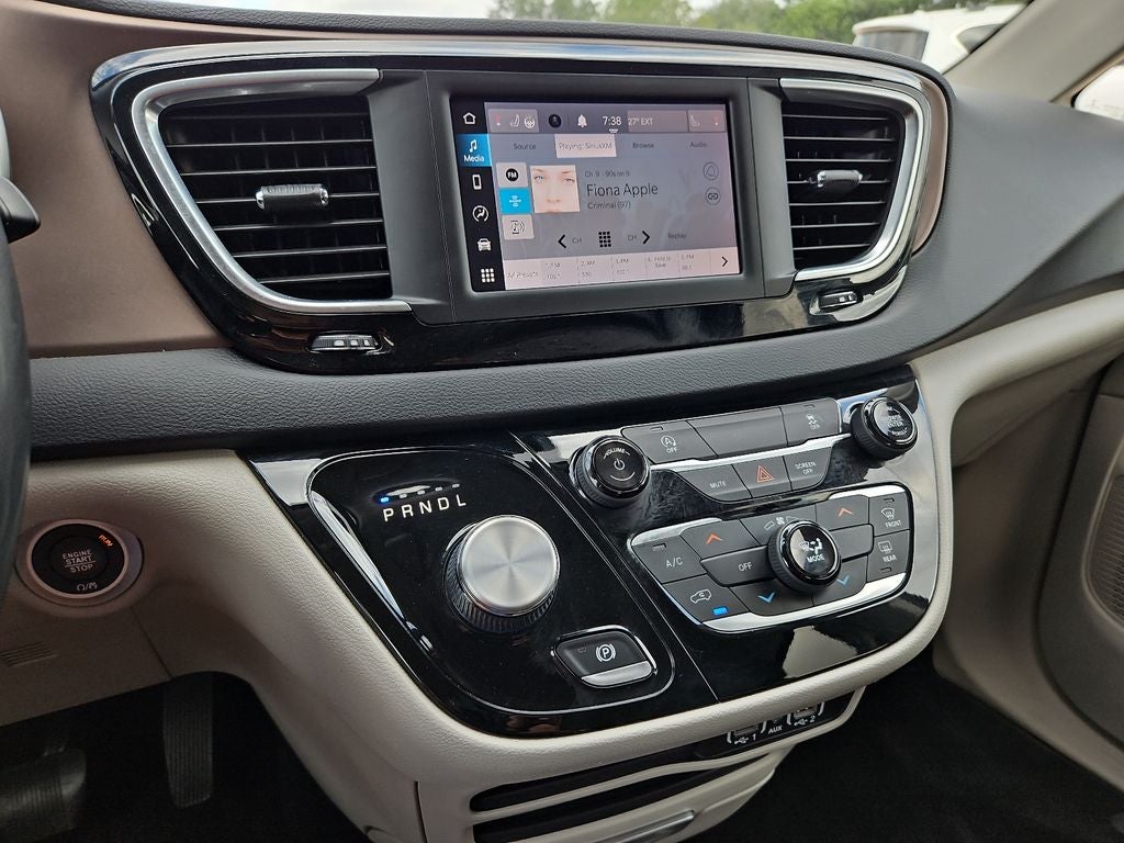 2023 Chrysler Voyager LX