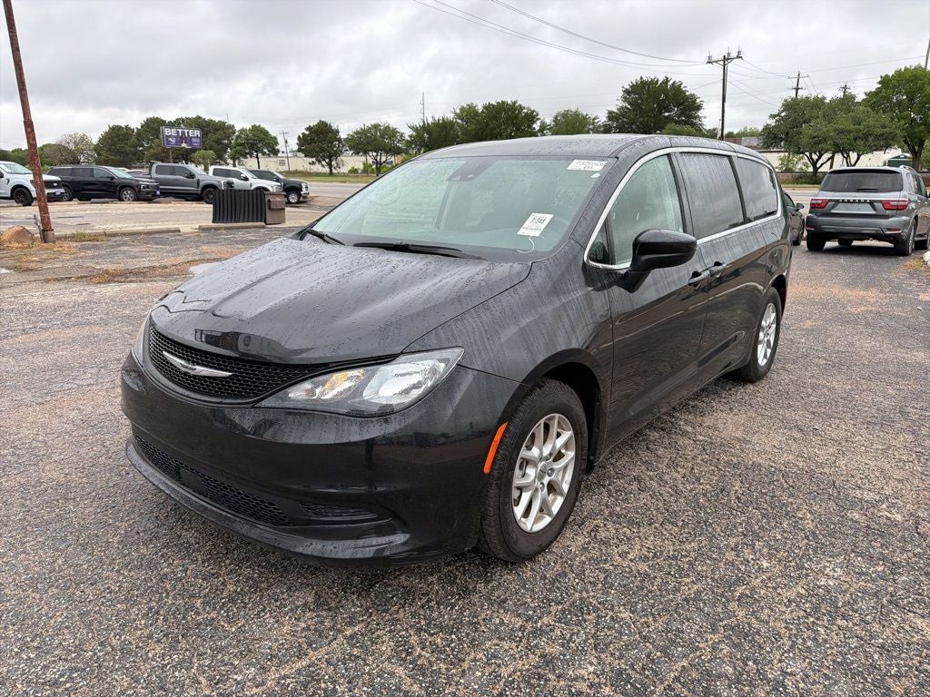 2023 Chrysler Voyager LX