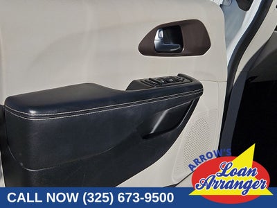 2020 Chrysler Voyager LXI