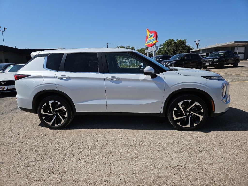 2024 Mitsubishi Outlander SE