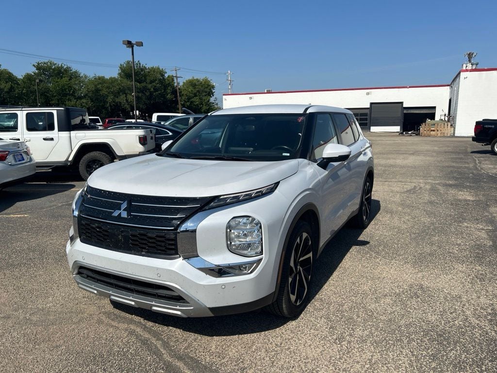 2024 Mitsubishi Outlander SE