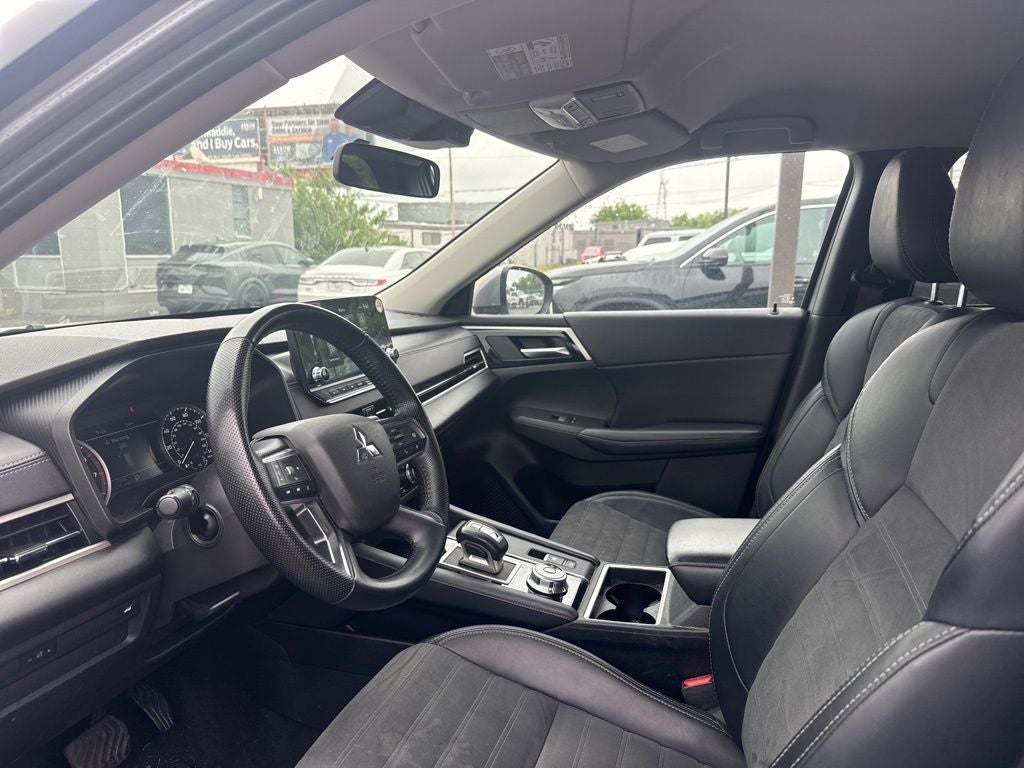 2024 Mitsubishi Outlander SE